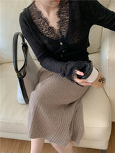 Strickpullover im Vintage-Stil mit V-Ausschnitt und Spitze